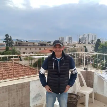 Oleg, 62Haifa, Israel 