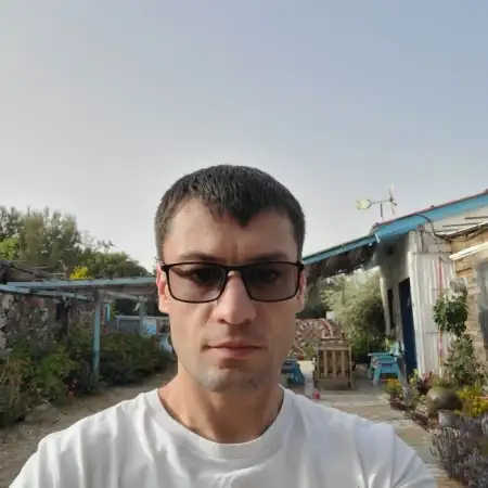 Oleg, 38Petah Tikva, Israel 