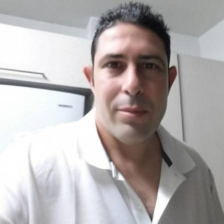 Arik,  45  Israel, Holon  interested in dating with   