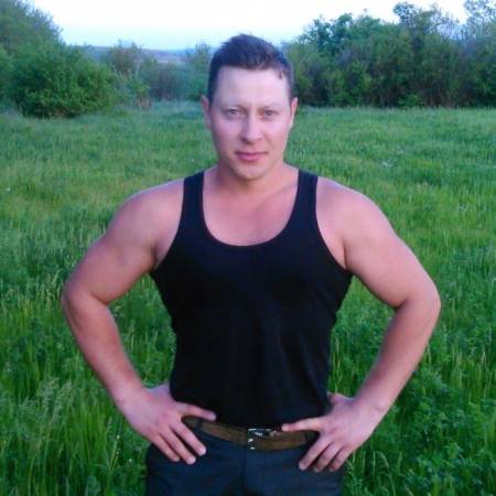 Daniel, 34  Moldova  interested in dating with  woman 