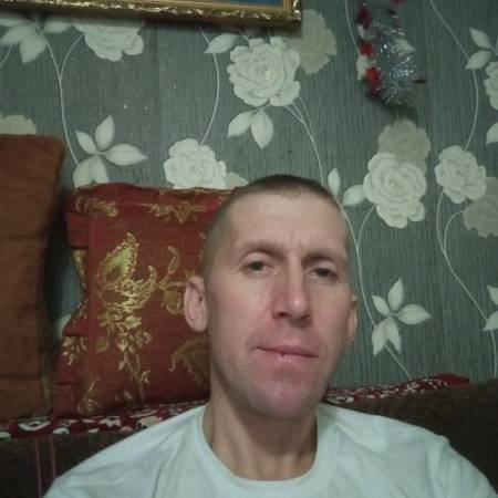 Aleksandr, 48  Belarus, Zhlobin  interested in dating with  woman